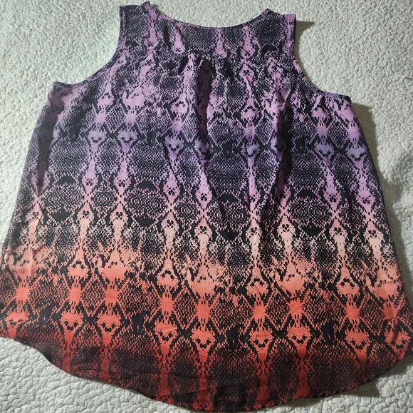 APT. 9 V- Neck Top with rounded bottom size XXL - Picture 2 of 7